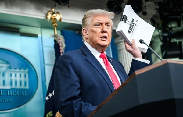 ΤΡΑΜΠ ΑΦΓΑΝΙΣΤΑΝ ΑΝΤΙΔΡΑΣΕΙΣ