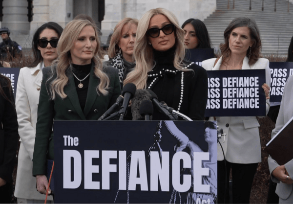 Η Πάρις Χίλτον παίρνει μέρος στον αγώνα κατά των AI deepfakes - «Είναι η σύγχρονη μορφή θυματοποίησης»