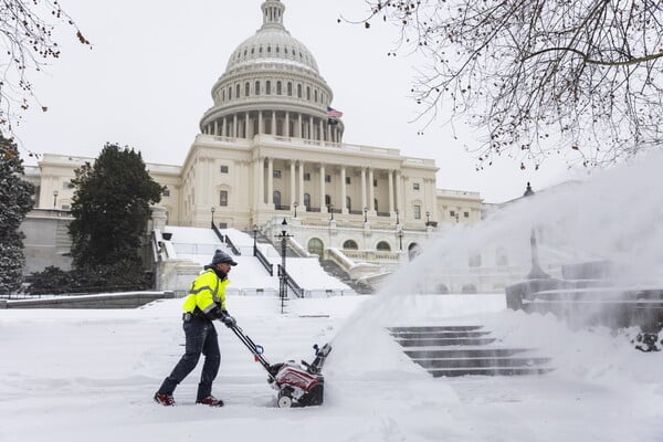 ΗΠΑ ΚΑΚΟΚΑΙΡΙΑ ΔΙΑΚΟΠΕΣ ΡΕΥΜΑΤΟΣ