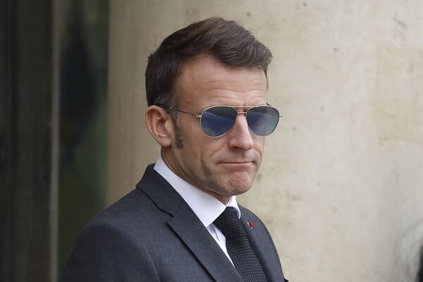 ΜΑΚΡΟΝ SOCIAL MEDIA ΑΠΑΓΟΡΕΥΣΗ