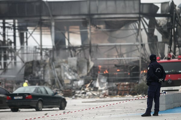Τρίκαλα: Τέσσερις νεκρές εργαζόμενες από τη φωτιά - Τα πιθανά σενάρια για την έκρηξη στο εργοστάσιο