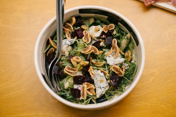 Philip Glass: Ένα wine bar χωμένο στην Πανόρμου