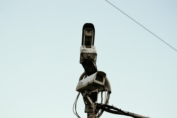 Σε πλήρη λειτουργία από σήμερα οι έξυπνες κάμερες - Ξεκινά η αποστολή προστίμων στους οδηγούς 