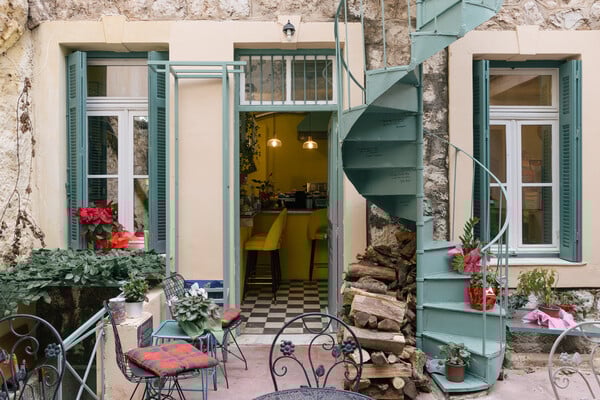  Σ’ ένα αρχοντικό του 1892 θα βρεις το πιο ήσυχο βιβλιοκαφέ