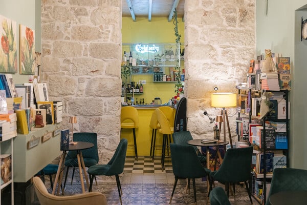  Σ’ ένα αρχοντικό του 1892 θα βρεις το πιο ήσυχο βιβλιοκαφέ