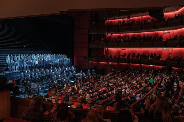 Το «Ρέκβιεμ για το Τέλος του Έρωτα» αποθεωθηκε από κοινό και κριτικούς