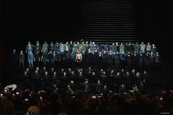 Το «Ρέκβιεμ για το Τέλος του Έρωτα» αποθεωθηκε από κοινό και κριτικούς