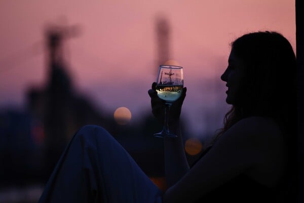 ΚΡΑΣΙ ΜΟΝΑΞΙΑ GEN Z