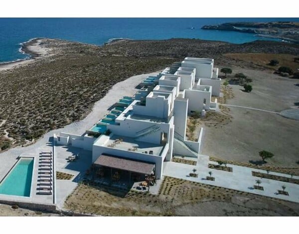V Tourism: Η απάντηση για την λειτουργία και την επέκταση του ξενοδοχείου Domes White Coast Milos στον Μύτακα Μήλου