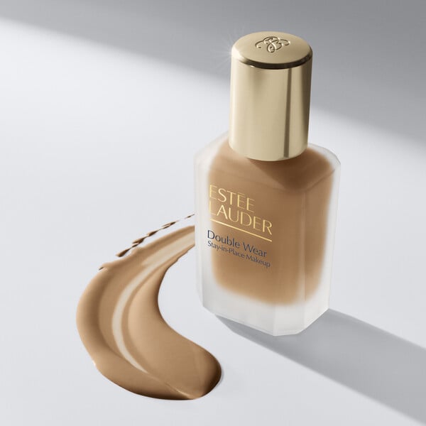 Η Estée Lauder αποκαλύπτει τη νέα εποχή του εμβληματικού της makeup