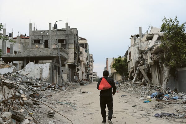 Φάτμα Χασόνα: Η τελευταία φωτορεπόρτερ της Γάζας