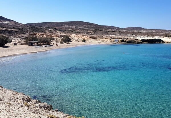 ΜΗΛΟΣ ΞΕΝΟΔΟΧΕΙΟ ΜΠΛΟΚΟ ΣΤΕ ΠΑΡΑΛΙΑ ΜΙΤΑΚΑΣ