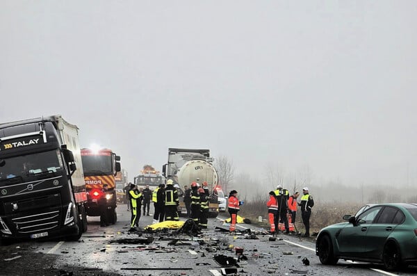 Τροχαίο στη Ρουμανία: Σε κατάσταση σοκ ο οδηγός της νταλίκας - «Δεν έχω ξαναδεί κάτι τέτοιο»