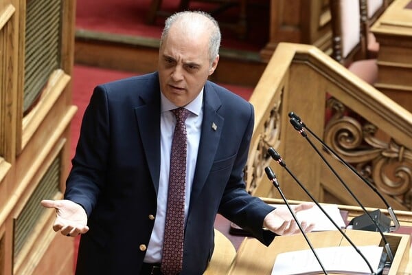 Γιατί το βασικό πολιτικό πρόβλημα παραμένει στην αντιπολίτευση