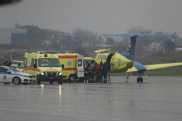 Τροχαίο στη Ρουμανία: Έφτασε στη Θεσσαλονίκη η ειδική πτήση με τους δύο τραυματίες οπαδούς του ΠΑΟΚ