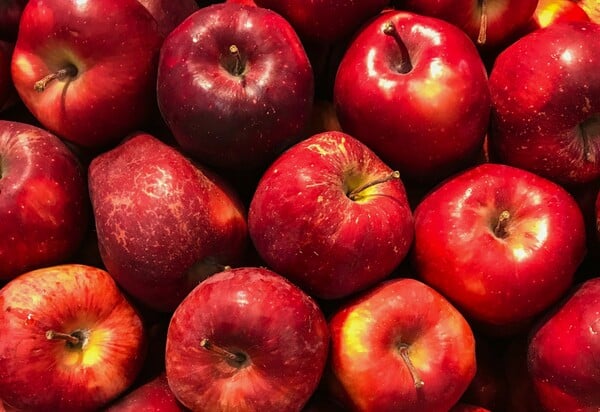 «Μίγματα φυτοφαρμάκων» μολύνουν τα μήλα σε όλη την Ευρώπη, σύμφωνα με μελέτη