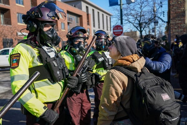Η επιμονή της θεαματικής βίας και ο νέος αμερικανικός εμφύλιος