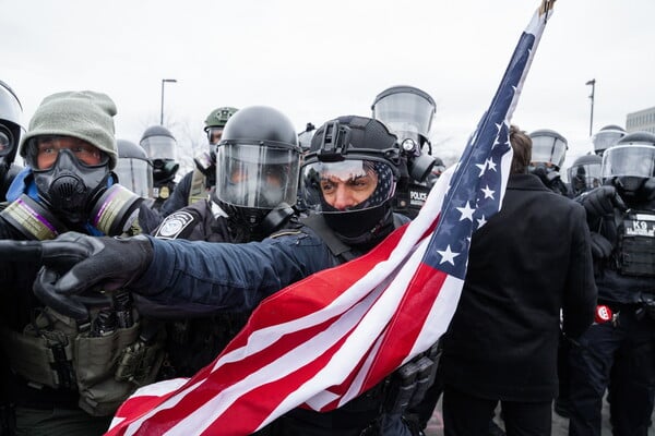 Η επιμονή της θεαματικής βίας και ο νέος αμερικανικός εμφύλιος