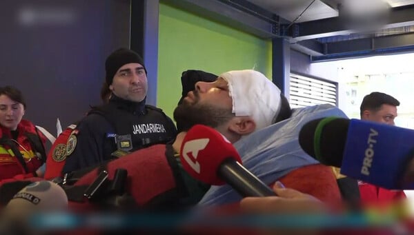 Τροχαίο στη Ρουμανία: Η στιγμή που οι δύο τραυματίες βγαίνουν από το νοσοκομείο για να επιστρέψουν στην Ελλάδα