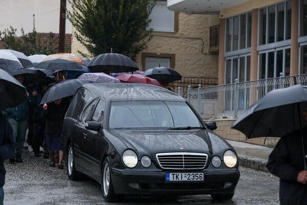 Έκρηξη στη Βιολάντα: «Μαμά σου πήραν άδικα τη ζωή» - Συγκίνηση στον επικήδειο του γιου της Αγάπης Μπουνόβα 