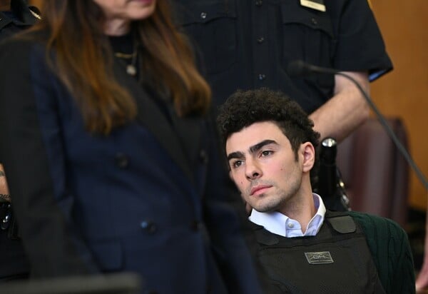 Ο Λουίτζι Μαντζιόνε δεν κινδυνεύει πλέον με την κατηγορία της θανατικής ποινής