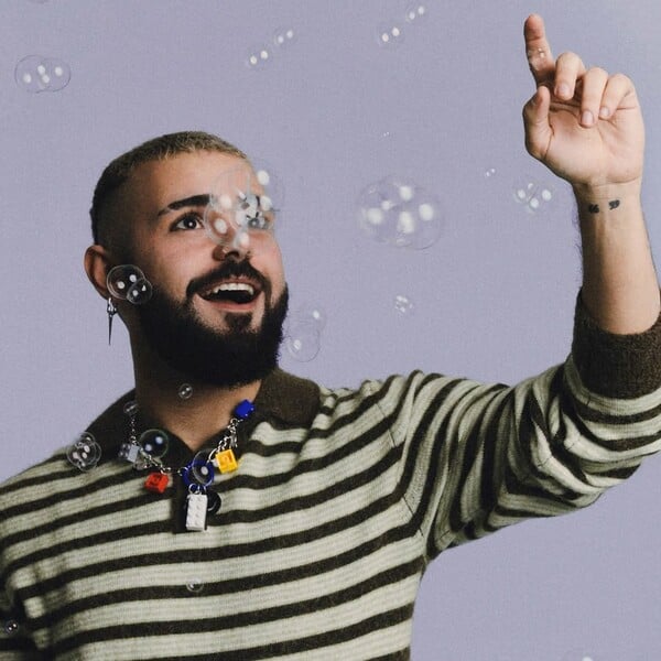 *Γίνε αυτό που είσαι, ακόμη κι αν το φοβάσαι/ από τον Πάνο Μιχαήλ