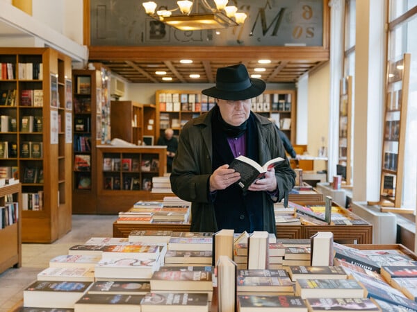 Βασίλης Χατζηιακώβου: «Πολλοί που ασχολούνται με το βιβλίο δεν έχουν την παραμικρή σχέση μαζί του»