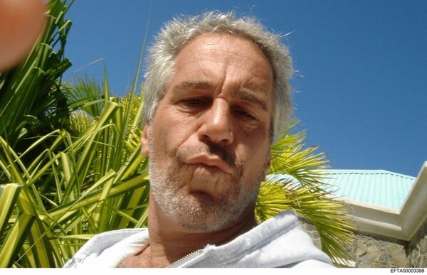 Αρχεία Έπσταϊν: Στη δημοσιότητα χιλιάδες βίντεο και φωτογραφίες 