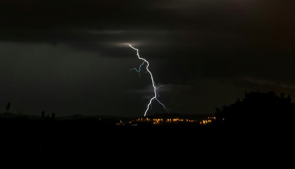 Κακοκαιρία: Προ των πυλών επικίνδυνα φαινόμενα - Κόκκινη και πορτοκαλί προειδοποίηση για αρκετές περιοχές