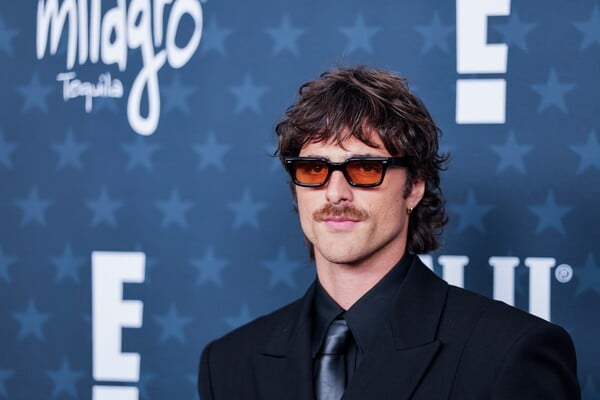 ΤΖΕΙΚΟΜΠ ΕΛΟΡΝΤΙ ΑΝΕΜΟΔΑΡΜΕΝΑ ΥΨΗ ΤΑΙΝΙΑ