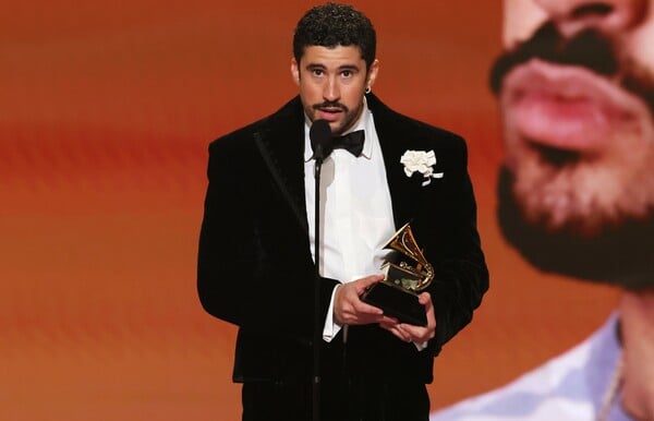 Grammys 2026: «Δεν είμαστε ζώα, είμαστε άνθρωποι και είμαστε Αμερικανοί» - Ο Bad Bunny ξέσπασε κατά της ICE