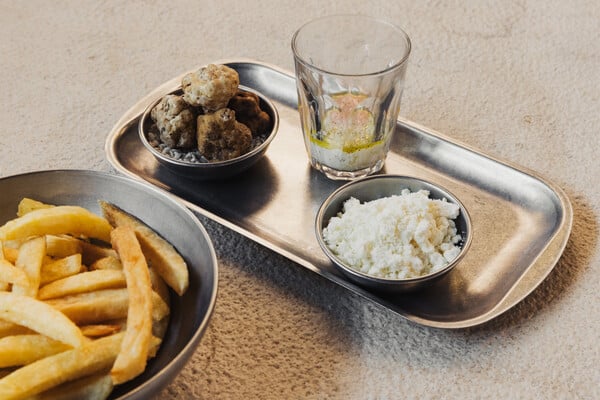 Όταν το φαγητό γίνεται μνήμη: Ο σεφ Θάνος Φέσκος και η επιστροφή στην ουσία