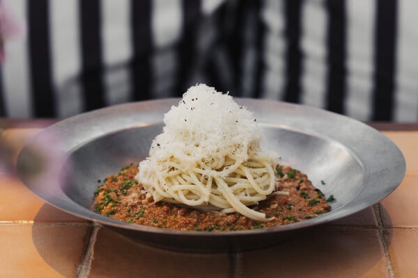 Όταν το φαγητό γίνεται μνήμη: Ο σεφ Θάνος Φέσκος και η επιστροφή στην ουσία