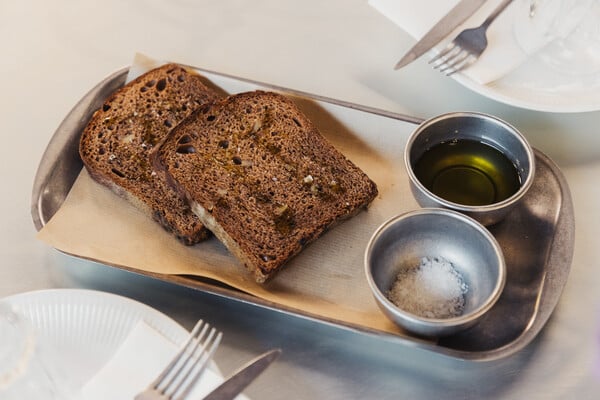 Όταν το φαγητό γίνεται μνήμη: Ο σεφ Θάνος Φέσκος και η επιστροφή στην ουσία