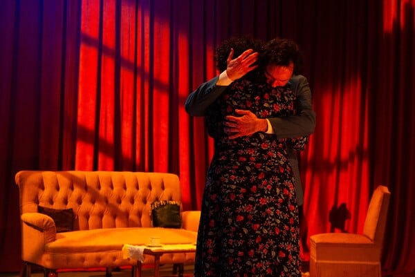 Ιεροτελεστία: Μια παράσταση για την απώλεια και τις μικρές επαναστάσεις