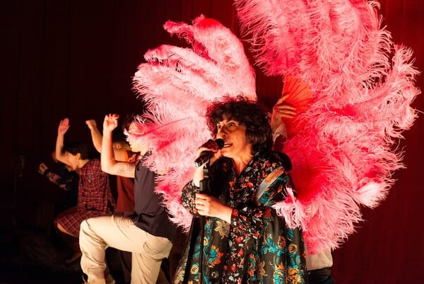 Ιεροτελεστία: Μια παράσταση για την απώλεια και τις μικρές επαναστάσεις