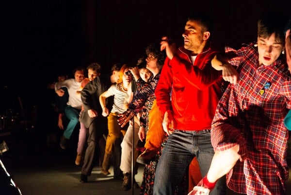 Ιεροτελεστία: Μια παράσταση για την απώλεια και τις μικρές επαναστάσεις