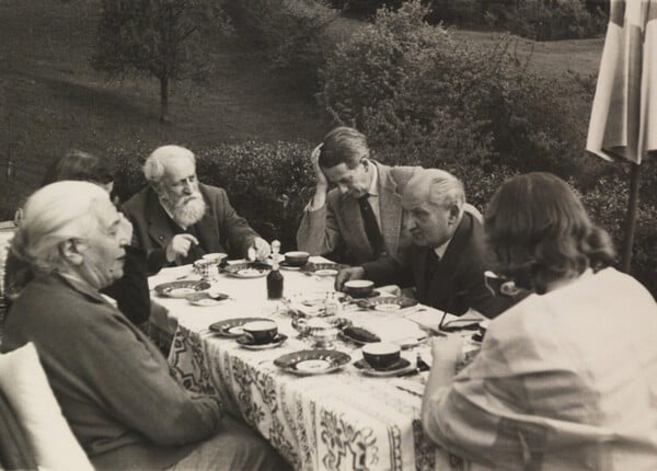 Πίστη και εξόντωση. Οι διανοούμενοι στην πολεμική μηχανή των SS