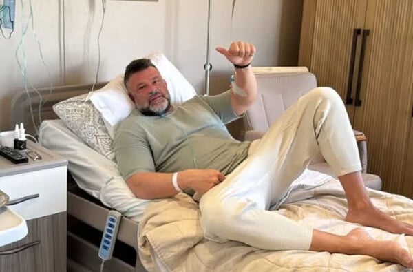 Κώστας Σόμμερ: «Κάποια στιγμή το οξυγόνο μου είχε κατέβει» - Στο νοσοκομείο με πνευμονία ο ηθοποιός