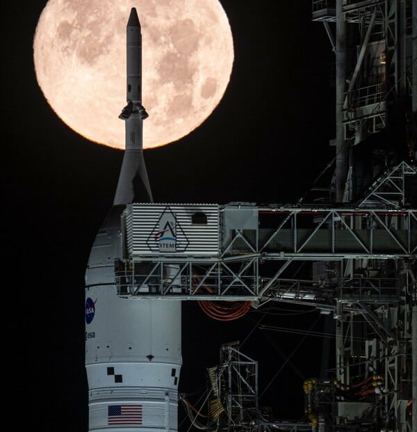 NASA ΕΚΤΟΞΕΥΣΗ ΑΝΑΒΟΛΗ ΣΕΛΗΝΗ