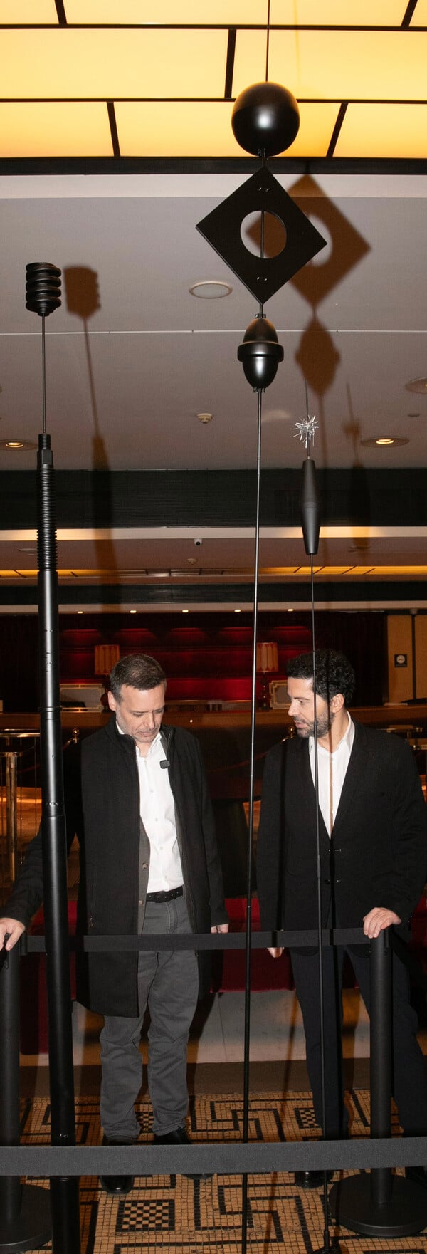 O Δήμος Αθηναίων καλωσορίζει το εμβληματικό έργο του διεθνούς γλύπτη Takis στην καρδιά της Αθήνας