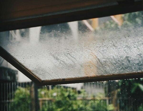 ΚΑΙΡΟΣ ΠΕΜΠΤΗ ΛΑΣΠΟΒΡΟΧΕΣ