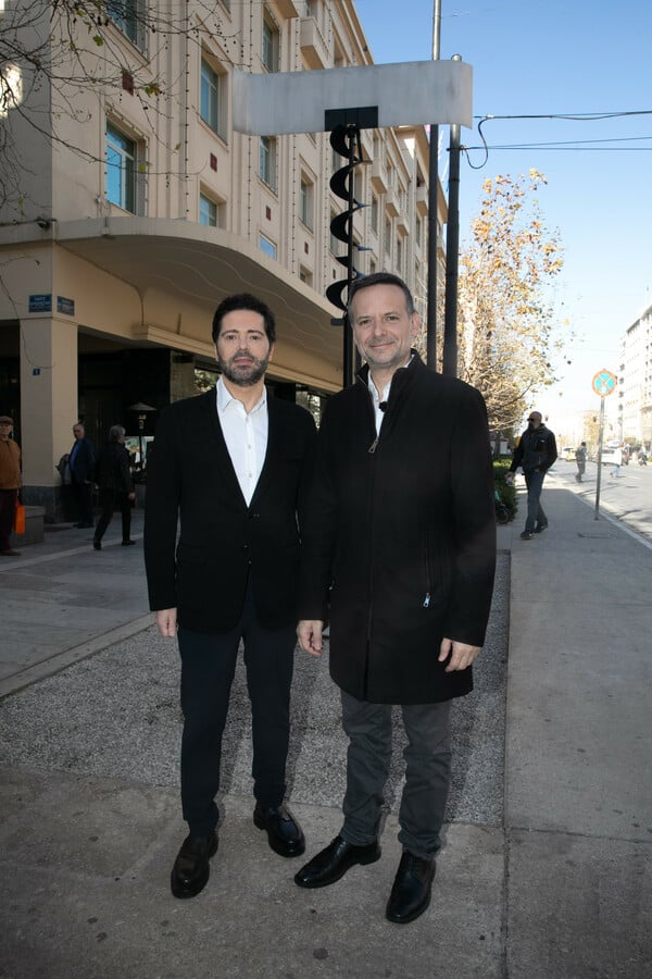 O Δήμος Αθηναίων καλωσορίζει το εμβληματικό έργο του διεθνούς γλύπτη Takis στην καρδιά της Αθήνας