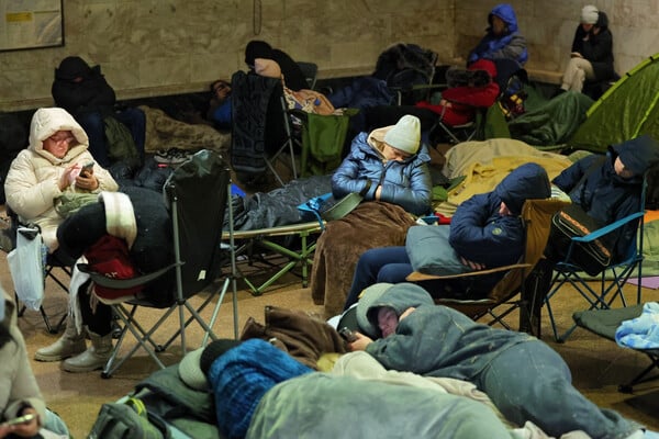 Ουκρανία: «Βάρβαρες και διεστραμμένες» οι ρωσικές επιθέσεις στον ενεργειακό τομέα, καταγγέλλει ο Στάρμερ