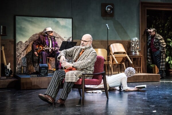 Απ’ αυτήν τη σάλα δεν θα φύγει ποτέ κανείς