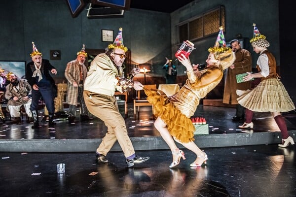 Απ’ αυτήν τη σάλα δεν θα φύγει ποτέ κανείς