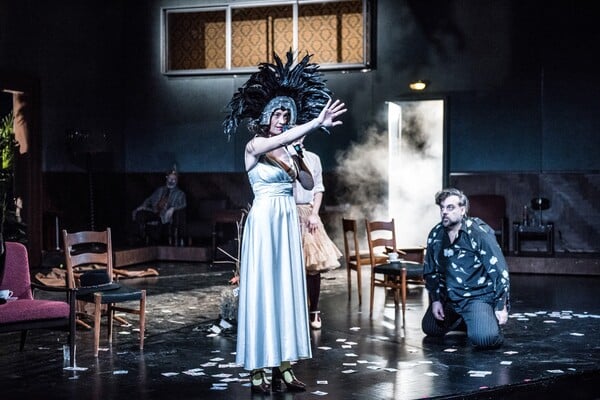 Απ’ αυτήν τη σάλα δεν θα φύγει ποτέ κανείς