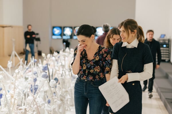 33’ με τον Άνταμ Κρίστιαν Κλαρκ στα γυρίσματα της ταινίας του «Bells»