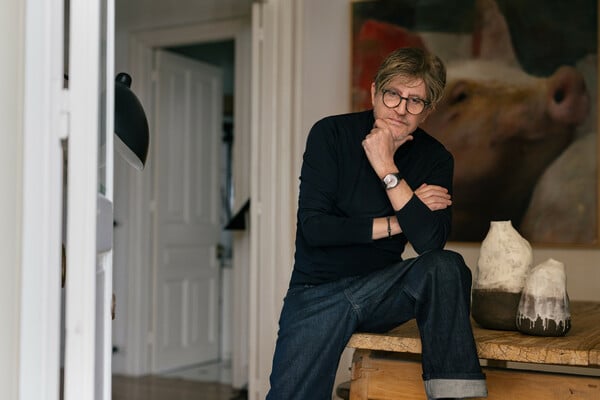 Costas Coutayar: Φωτογράφος. Γεννήθηκε στο Κερατσίνι, ζει στο Κολωνάκι.