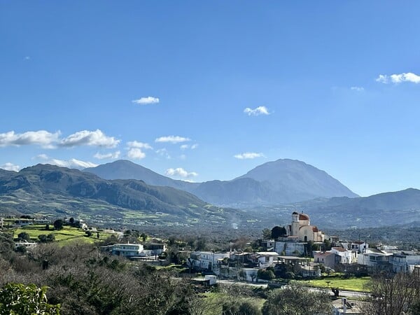 «Εδώ η φύση δεν είναι φόντο, είναι συνομιλητής. Σε μαθαίνει να παρατηρείς, να σέβεσαι, να επιβιώνεις»